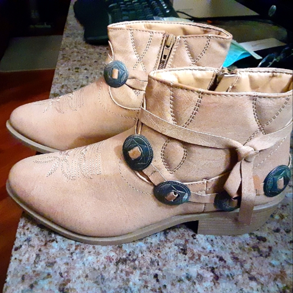 Low cut Western Boots